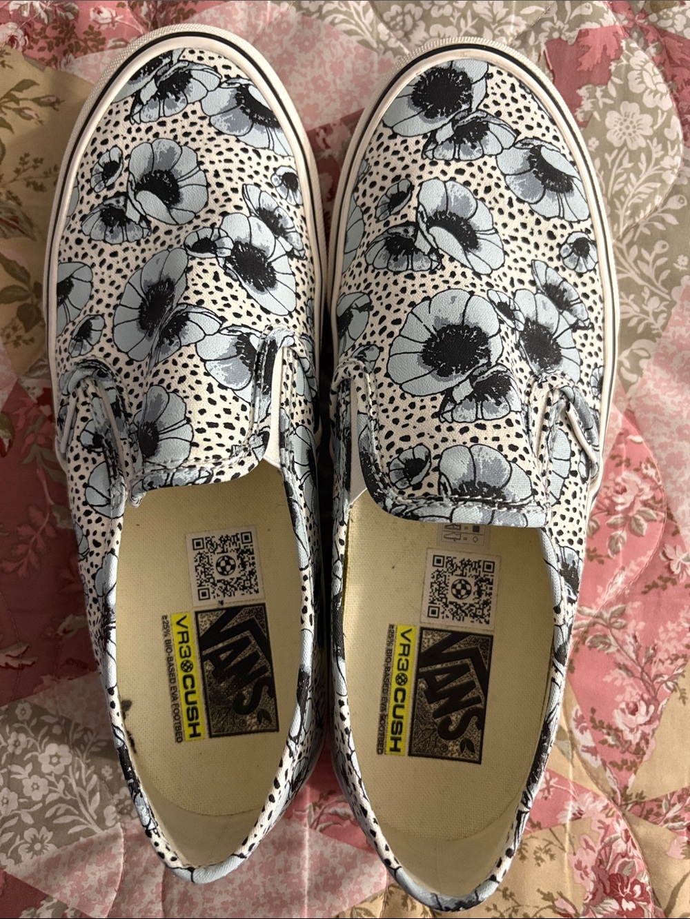 Vans Cream/Light Blue Floral Slip-On Sneakers size 11 womans worn twice!